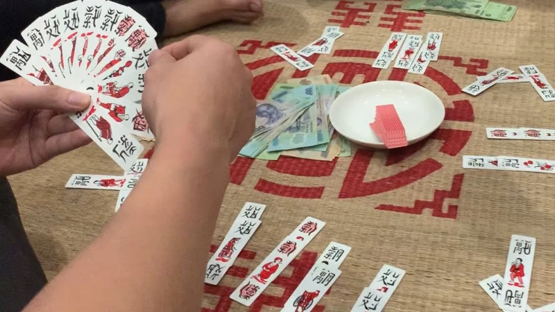 Đánh chắn đổi thưởng là trò chơi truyền thống của người Việt